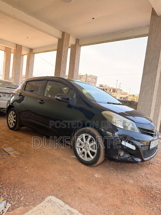 Toyota Vitz 2013 Black