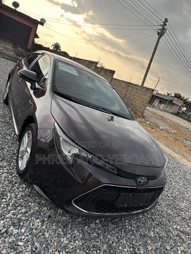 Toyota Corolla SE 2021 Maroon