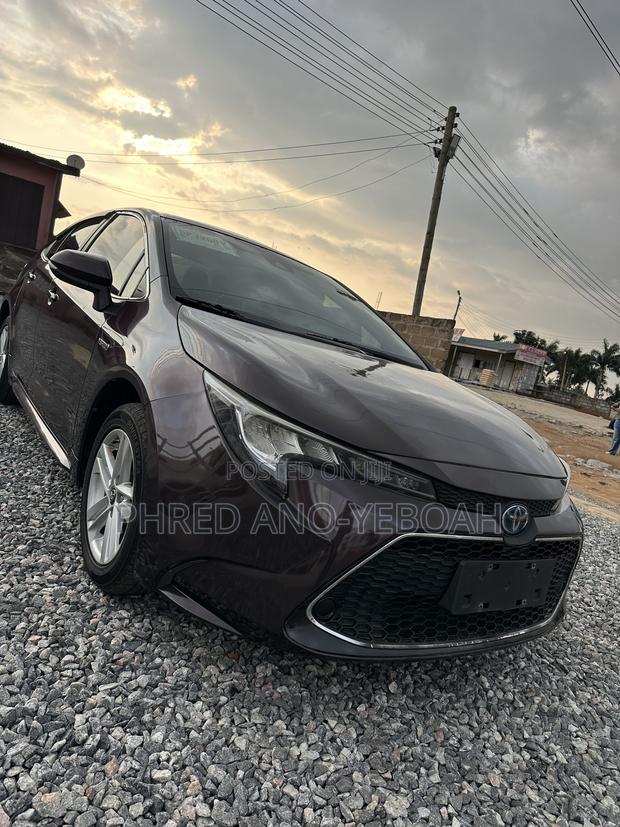 Toyota Corolla SE 2021 Maroon
