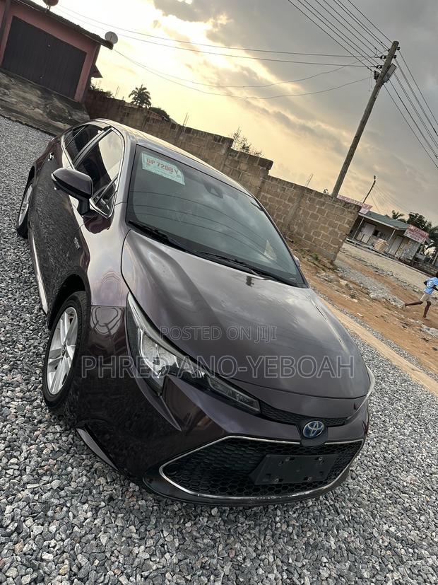 Toyota Corolla SE 2021 Maroon