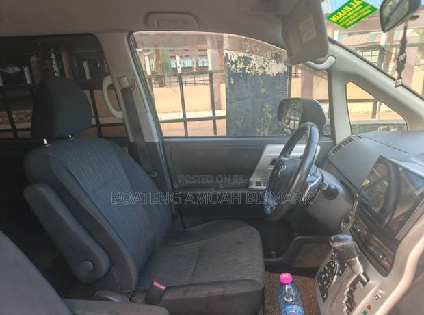 Toyota Voxy 2013 Black