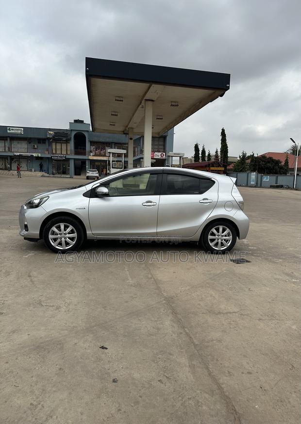 Toyota Aqua 2015 Silver
