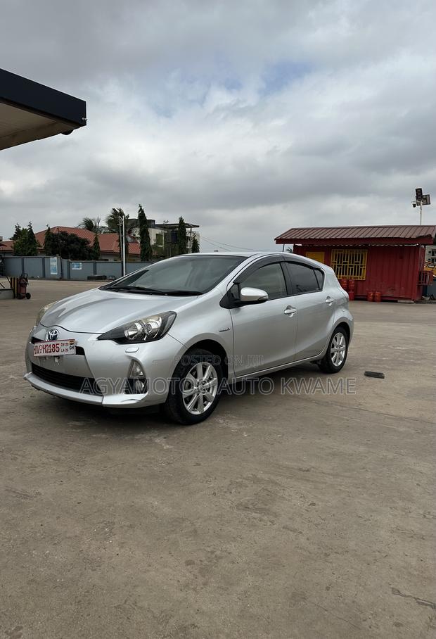 Toyota Aqua 2015 Silver
