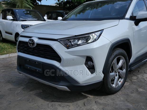 Toyota RAV4 2023 White