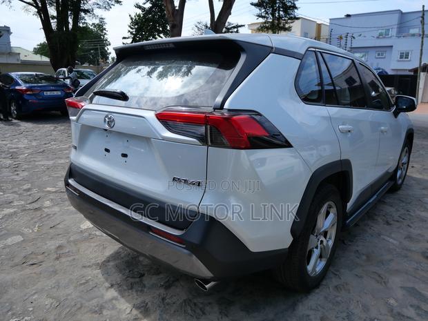 Toyota RAV4 2023 White