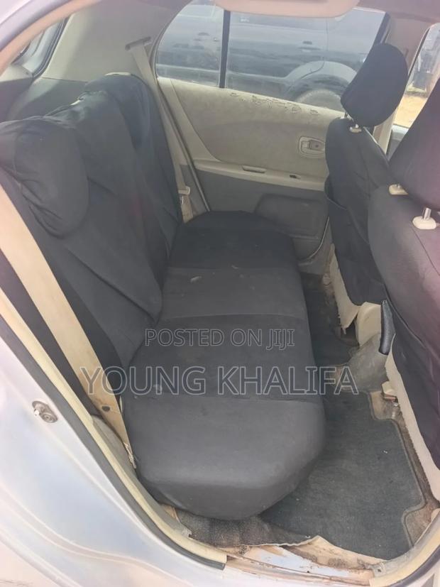 Toyota Vitz 2010 Silver
