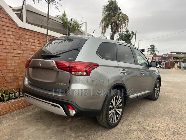 Mitsubishi Outlander 2019 Gray