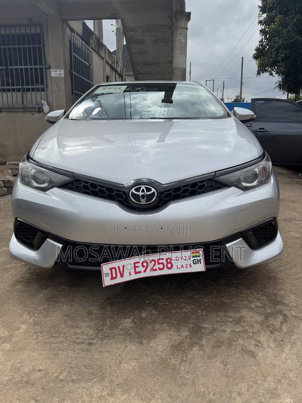 Toyota Corolla LE (1.8L 4cyl 2A) 2018 Silver