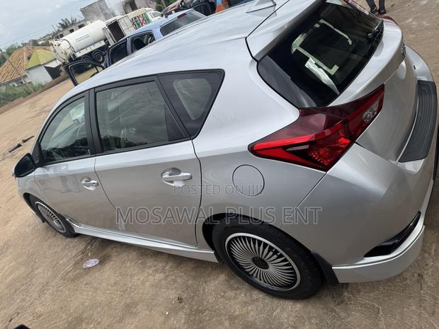Toyota Corolla LE (1.8L 4cyl 2A) 2018 Silver