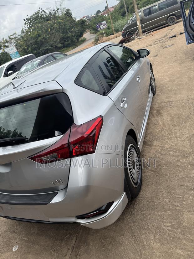 Toyota Corolla LE (1.8L 4cyl 2A) 2018 Silver