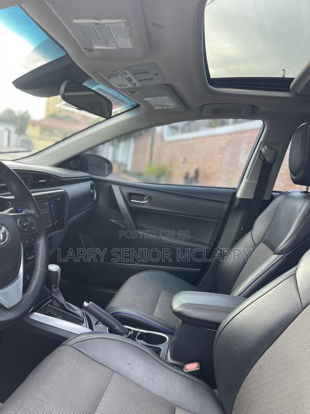 Toyota Corolla SE Special Edition 4dr Sedan (1.8L 4cyl CVT) 2017 Gray