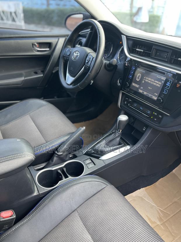 Toyota Corolla SE Special Edition 4dr Sedan (1.8L 4cyl CVT) 2017 Gray