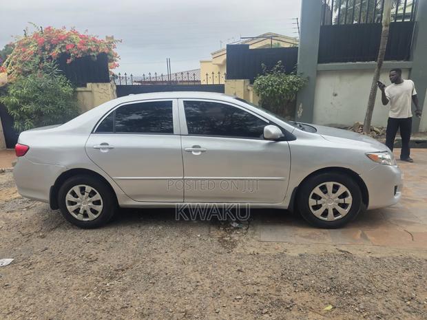 Toyota Corolla 2010 Silver