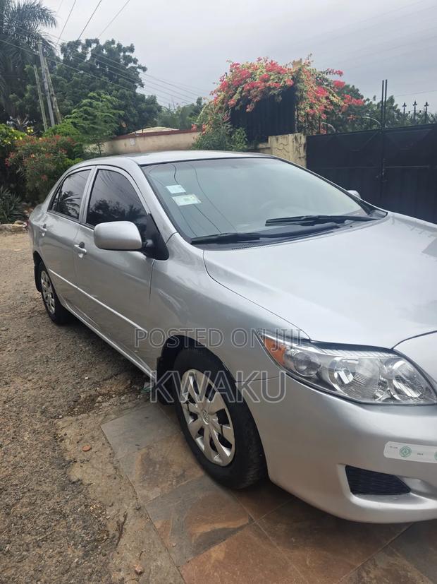 Toyota Corolla 2010 Silver