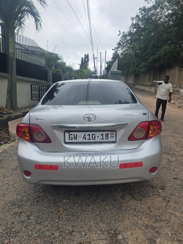 Toyota Corolla 2010 Silver