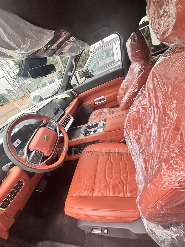 New Nissan Pick-Up 2025 White