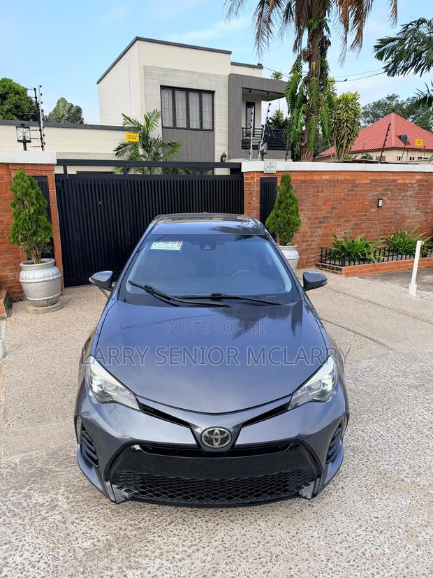Toyota Corolla SE Special Edition 4dr Sedan (1.8L 4cyl CVT) 2017 Gray