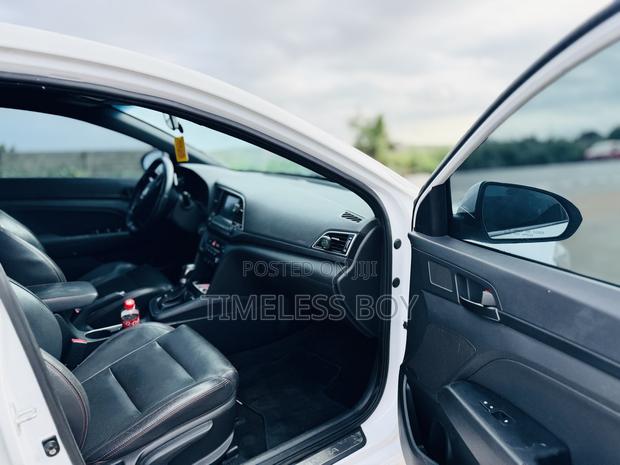 Hyundai Elantra Sport 2018 White