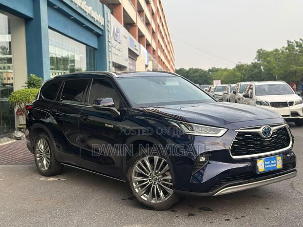 Toyota Highlander XLE 2022 Blue