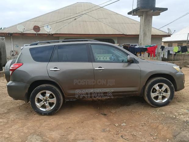 Toyota RAV4 2.5 Limited 2012 Gray