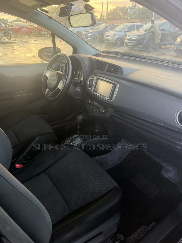 Toyota Vitz 1.3 FWD 5dr 2013 Black