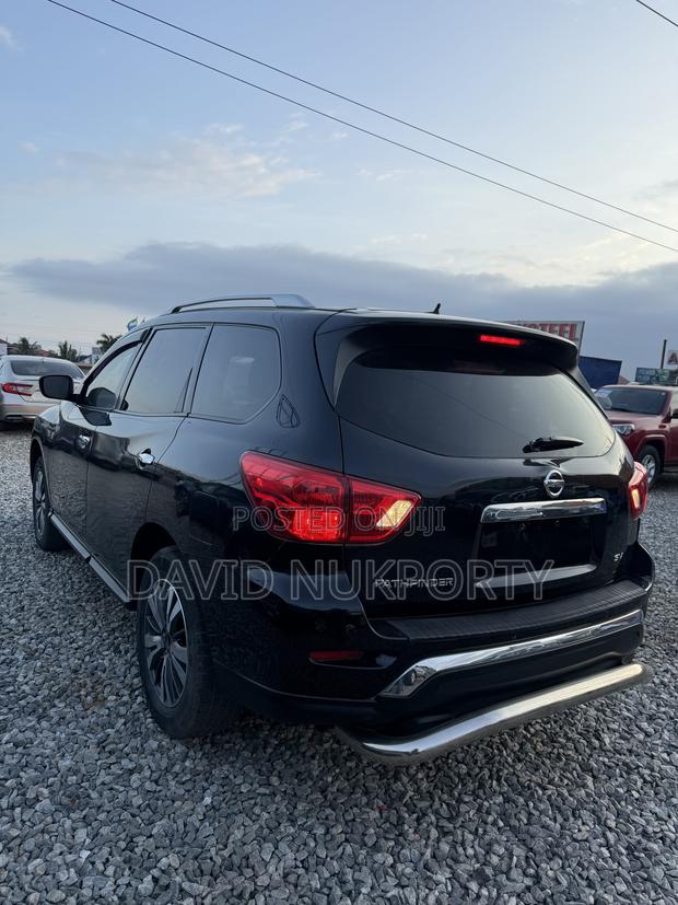 Nissan Pathfinder 2018 Black