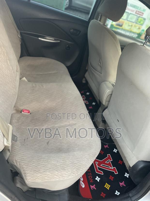 Toyota Belta 2010 Silver