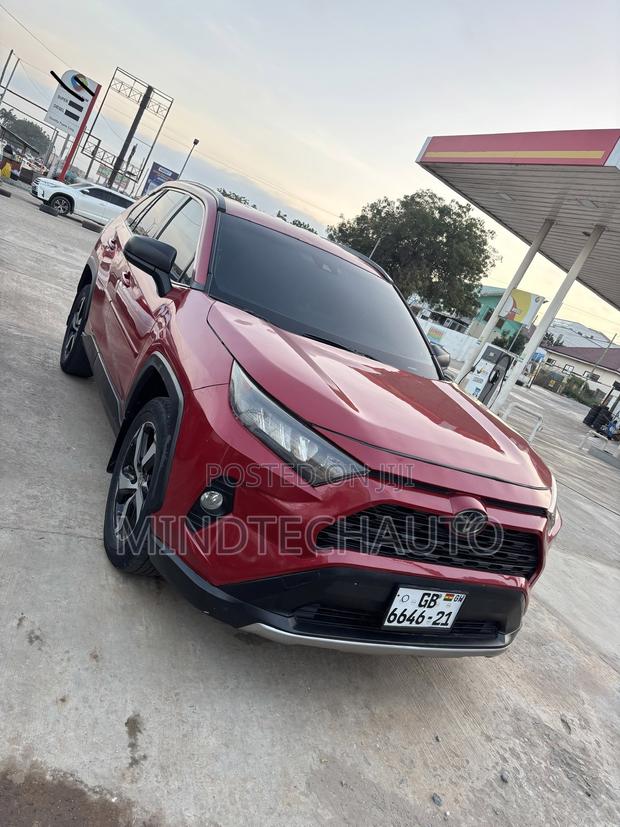 Toyota RAV4 LE AWD 2020 Red