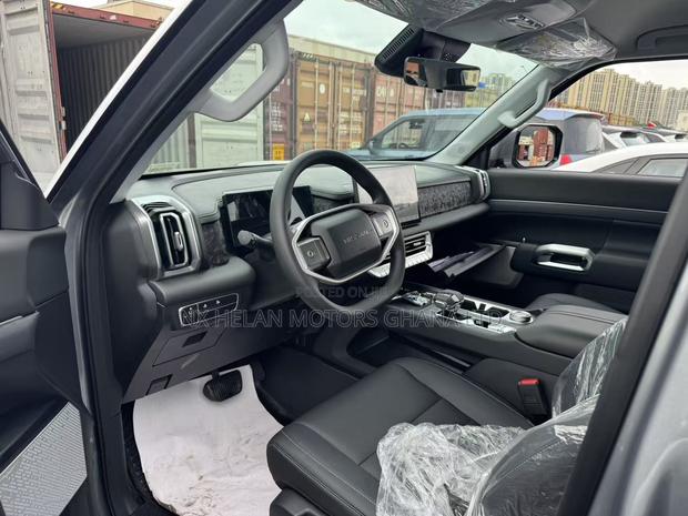 New Nissan Frontier PRO-4X Crew Cab 4WD 5.0 ft. SB 2026 Gray