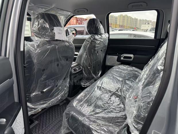 New Nissan Frontier PRO-4X Crew Cab 4WD 5.0 ft. SB 2026 Gray