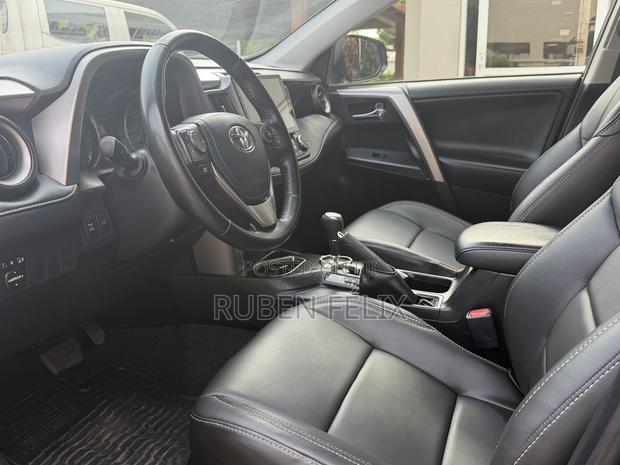 Toyota RAV4 2018 Gray
