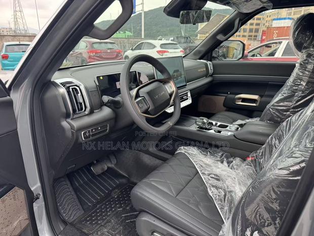New Nissan Frontier PRO-4X Crew Cab 4WD 5.0 ft. SB 2026 Gray