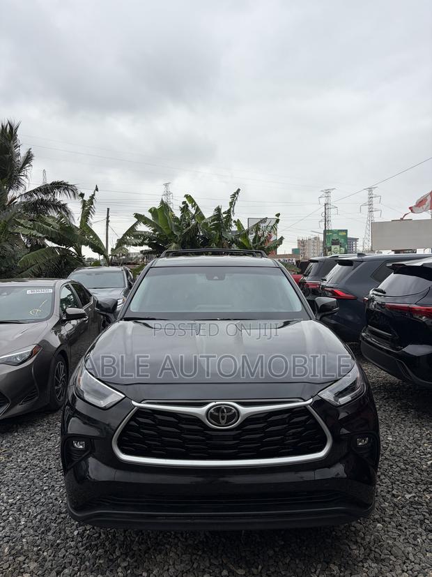 Toyota Highlander LE AWD 2023 Black