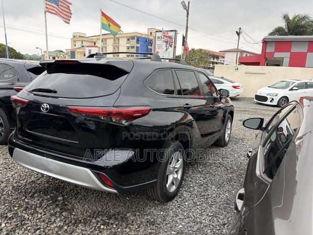 Toyota Highlander LE AWD 2023 Black