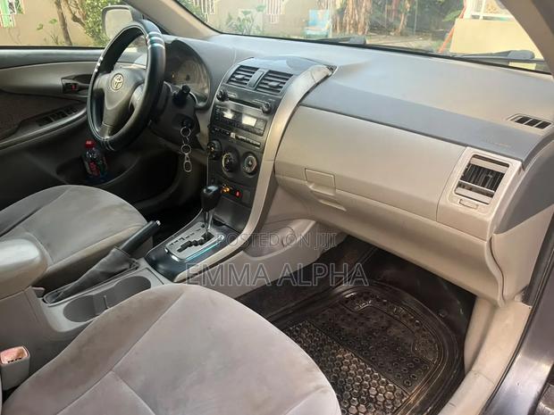 Toyota Corolla 2010 Gray