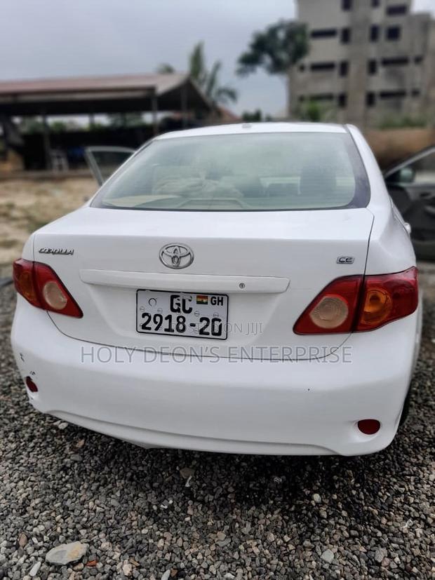 Toyota Corolla LE 4dr Sedan (1.8L 4cyl 4A) 2010 White