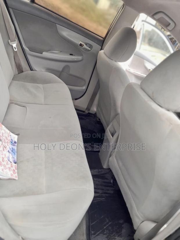 Toyota Corolla LE 4dr Sedan (1.8L 4cyl 4A) 2010 White