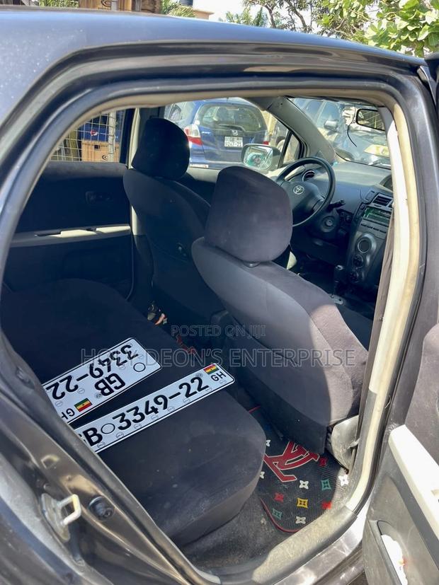 Toyota Vitz 1.3 AWD 5dr 2010 Gray