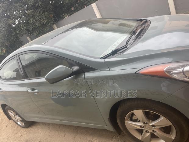 Hyundai Elantra 2012