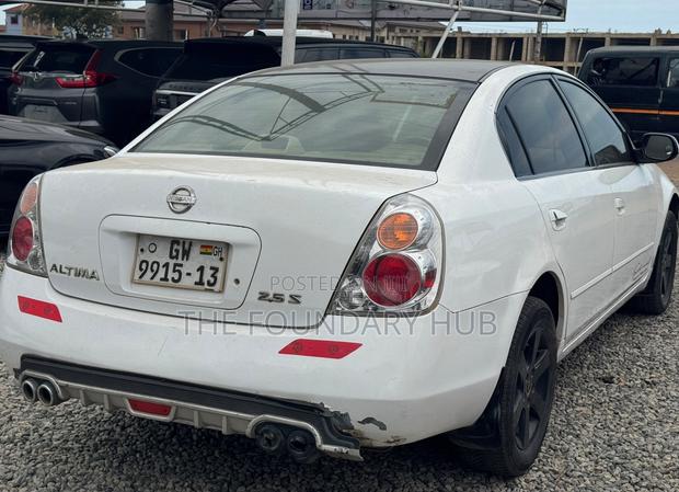 Nissan Altima 2.5 S Sedan 2011 White