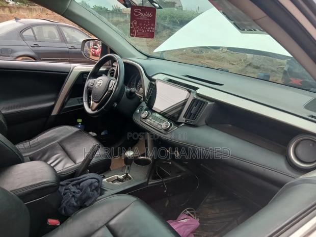 Toyota RAV4 2019 White