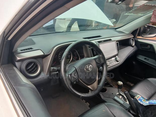 Toyota RAV4 2019 White