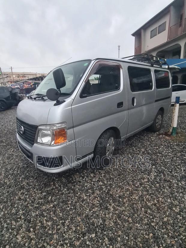 Nissan Caravan 2002 Silver