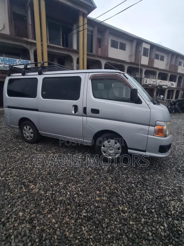 Nissan Caravan 2002 Silver