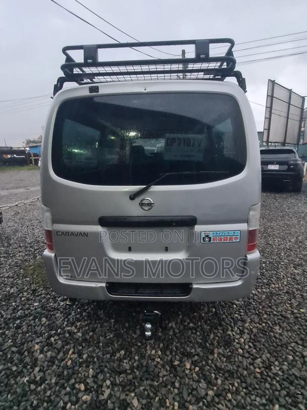 Nissan Caravan 2002 Silver