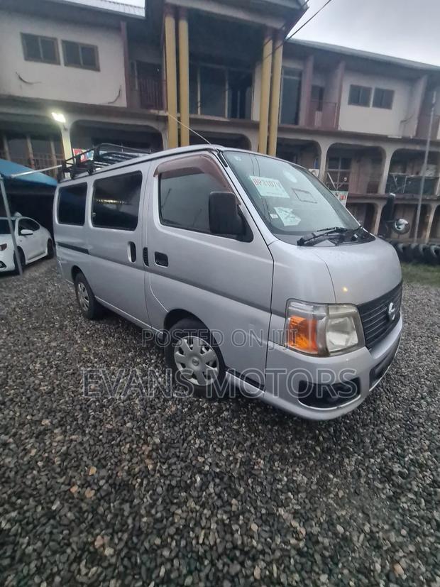 Nissan Caravan 2002 Silver