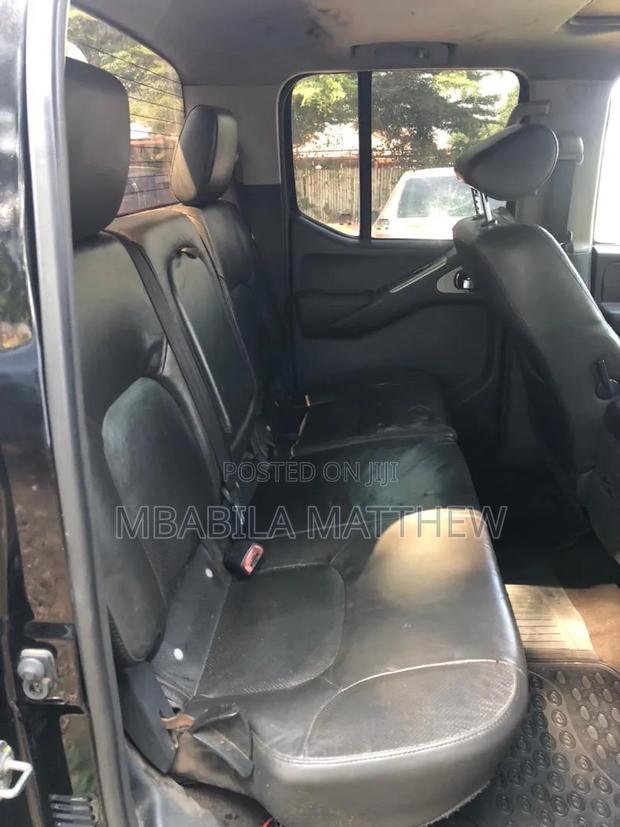 Nissan Navara 2013 Black