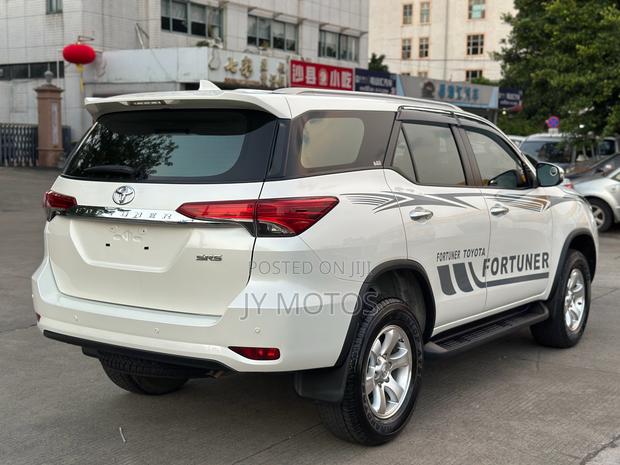 Toyota Fortuner 2.7 AWD 2019 White
