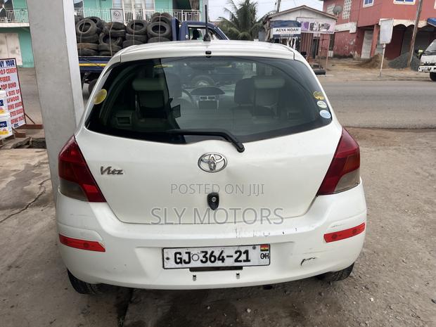 Toyota Vitz 1.3 AWD 3dr 2010 White