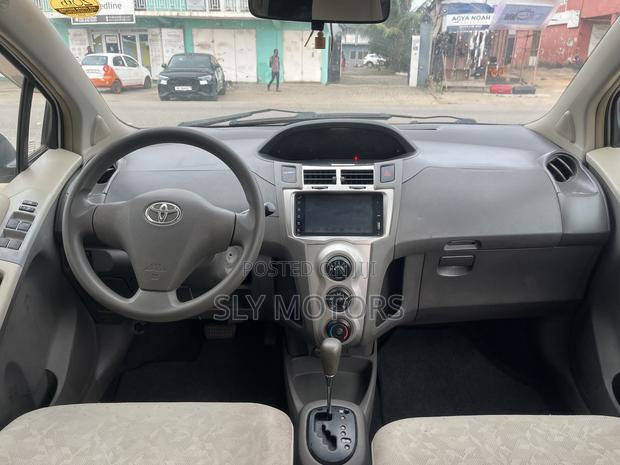 Toyota Vitz 1.3 AWD 3dr 2010 White